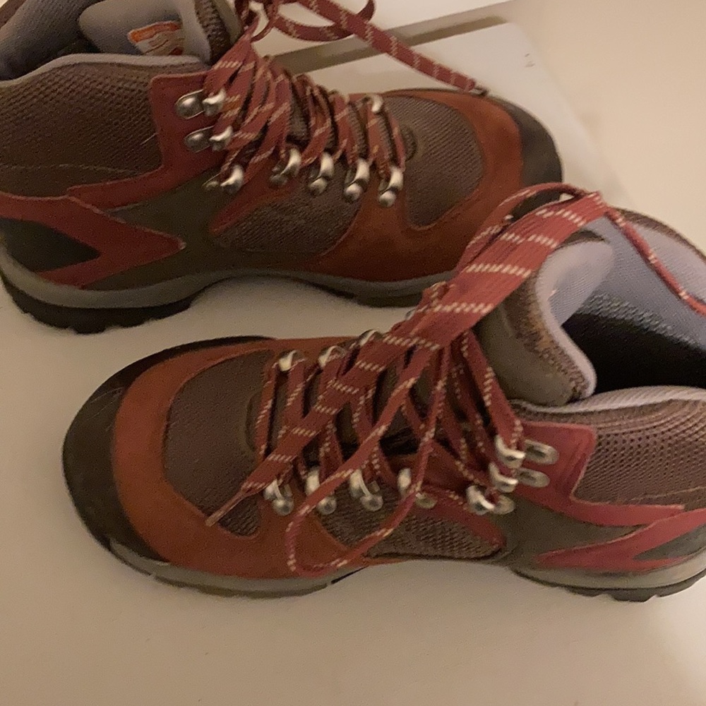 caravan hiking boots  woman size 5.5